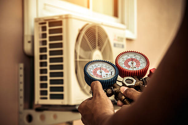 Professional Ductwork Repair technician working in Alleyton, TX